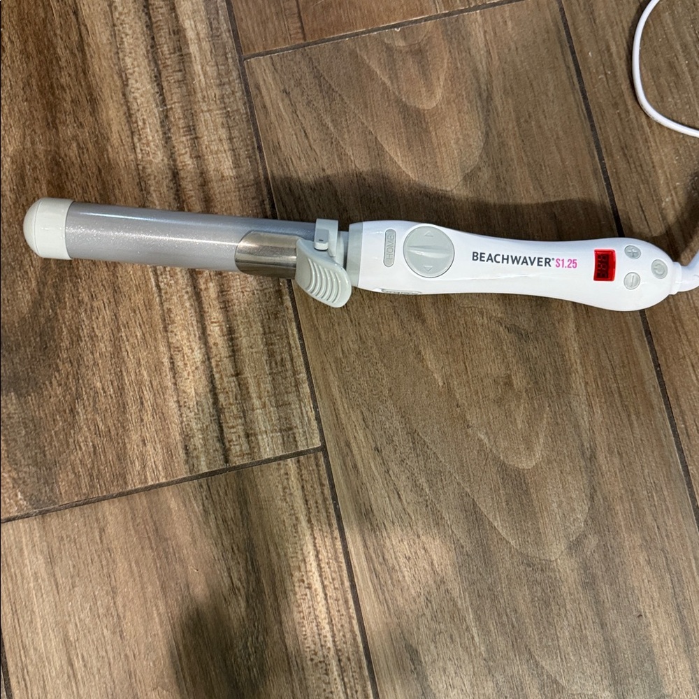 The Beachwaver Co. Hair Curler - White and Silver
